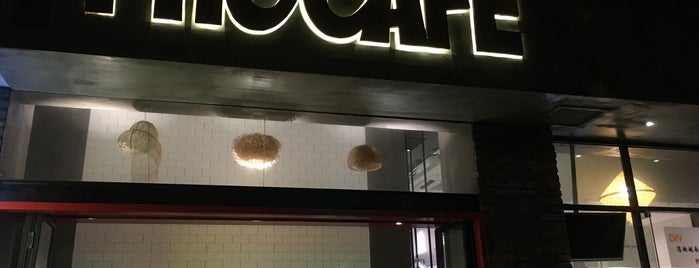 Pho Café is one of สถานที่ที่ Robert ถูกใจ.