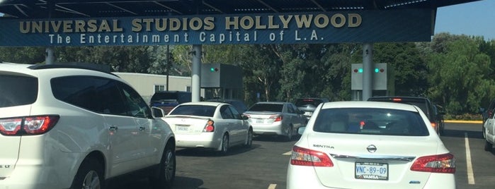 Universal Studios Pedestrian Bridge is one of Tempat yang Disukai Ryan.