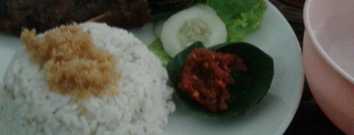 Warung Makan Mbah Joyo is one of Deviさんのお気に入りスポット.