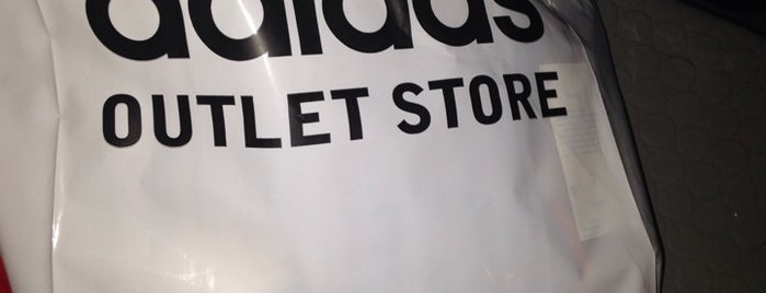 Adidas Outlet Store is one of Lugares guardados de Mowgli.