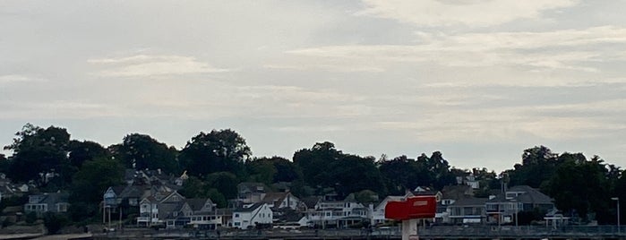 Cummings Beach is one of Stamford Spots.