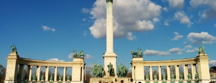 Heroes' Square is one of Будапешт (Budapest).