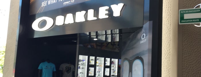 Oakley is one of Lugares favoritos de Mariel.