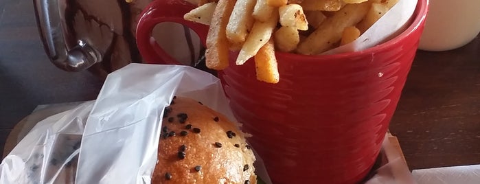 Proper Burger Narvarte is one of Tempat yang Disimpan Yenissa.