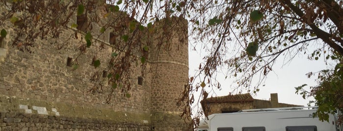 Castillo de Garcimuñoz is one of Paisajes.