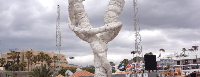 Yamil Omar Sculpture is one of Tenerife.
