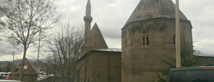 Lala Muslihiddin Camisi Ve Kümbeti is one of KAYSERİ.