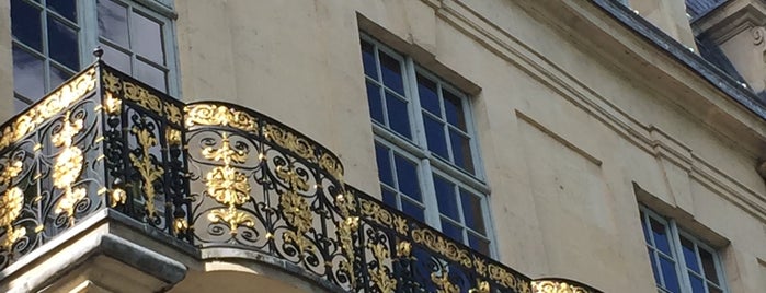 Hôtel de Lauzun is one of Sur les traces de Baudelaire.
