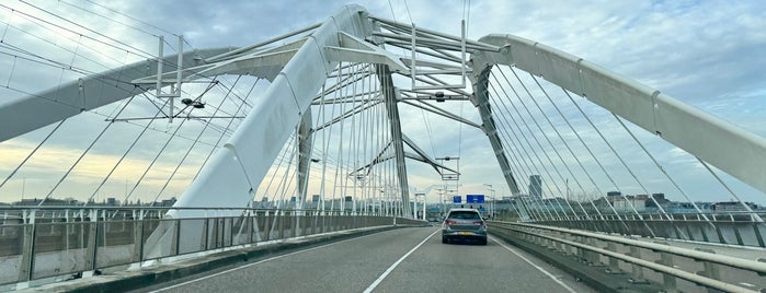 Enneüs Heermabrug (Brug 2001) is one of Bridges in the Netherlands.