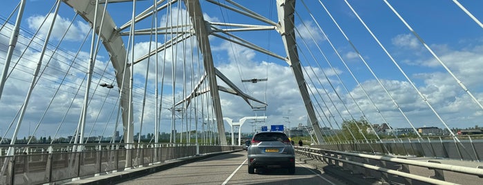 Enneüs Heermabrug (Brug 2001) is one of Bridges in the Netherlands.