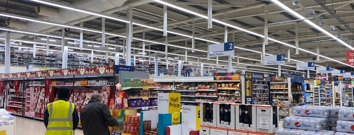 Tesco Extra is one of Place's To Go.