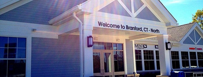 I-95N Branford Service Plaza is one of Posti che sono piaciuti a Lizzie.
