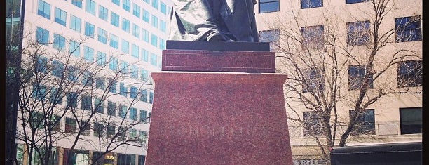 Henry Wadsworth Longfellow Statue is one of DC Bucket List 4.