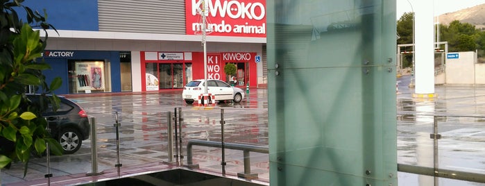 Kiwoko is one of สถานที่ที่ Ester ถูกใจ.