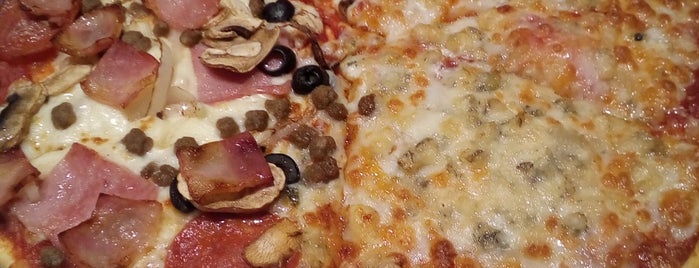 Domino's Pizza is one of Pizzerías.