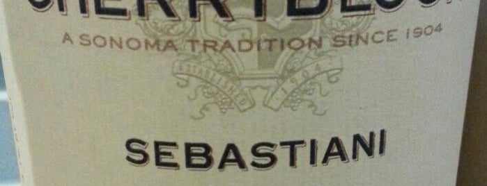 Sebastiani Vineyards & Winery is one of Lizz'in Kaydettiği Mekanlar.