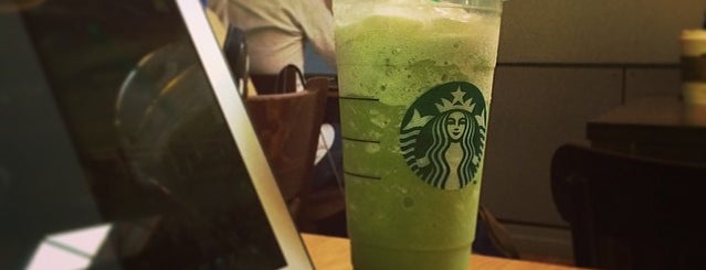 Starbucks is one of Ericさんのお気に入りスポット.