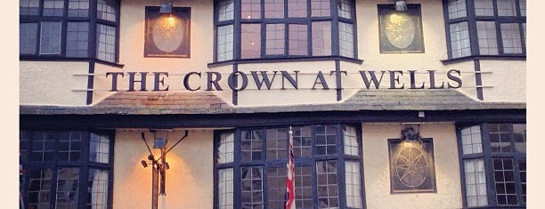 The Crown at Wells is one of Tempat yang Disukai Carl.