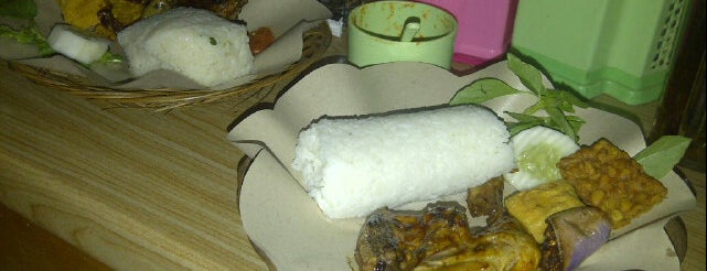 Kedai Ponyo - Jagonya nasi bakar & ayam kampung bakar is one of Kuliner.