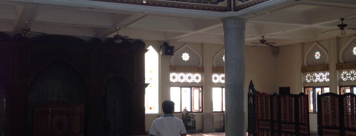 Masjid Harakatul Jannah-Gadog is one of 21 masjid.