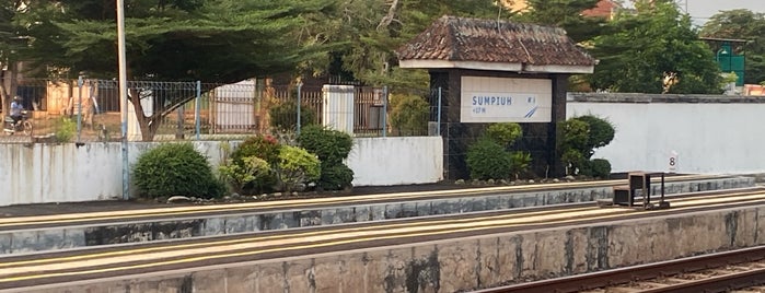 Stasiun Sumpiuh is one of Top pick for Train Stations in Java.