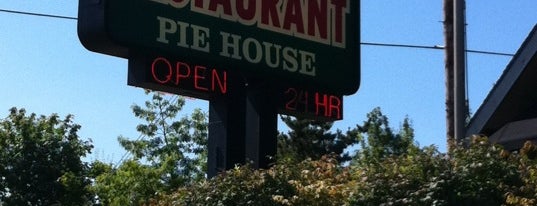 Banning's Restaurant & Pie House is one of สถานที่ที่ Megan ถูกใจ.