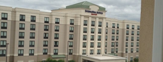 Fairfield Inn & Suites by Marriott Newark Liberty International Airport is one of Lugares favoritos de Chris.