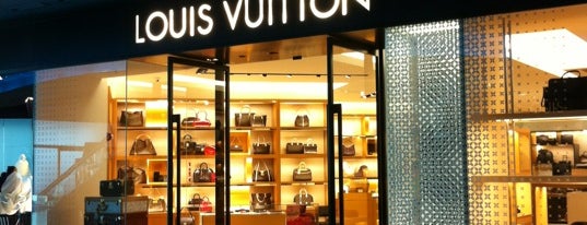 Louis Vuitton is one of Locais salvos de Kimmie.