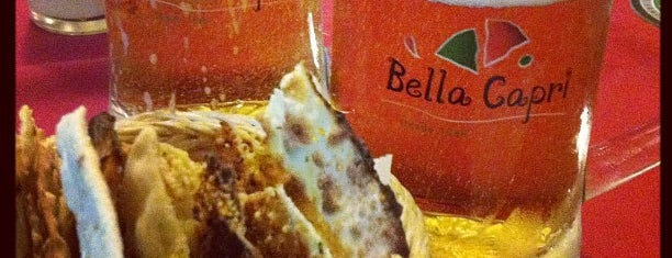 Bella Capri Pizzaria is one of Locais curtidos por Chris.
