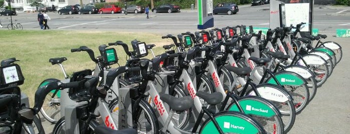 Station BIXI is one of Posti che sono piaciuti a Stéphan.