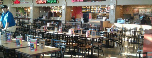 Cincinnati Premium Outlet Food Court is one of Orte, die Mark gefallen.