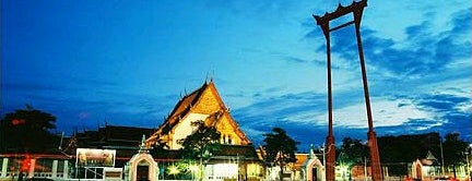 Wat Suthat Thepwararam is one of ไหว้พระ.