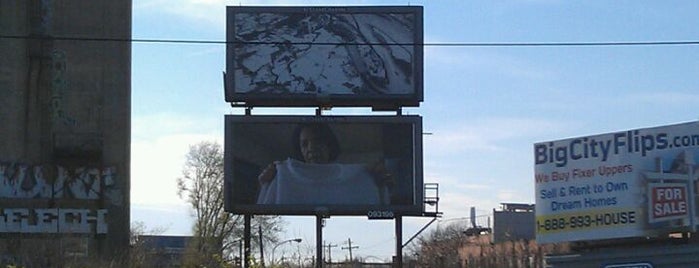 Zoe Strauss Billboard Project #4 is one of Mayorships.