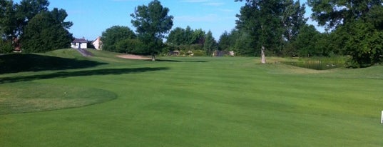 Club de golf La Prairie is one of Lugares favoritos de Jiri.