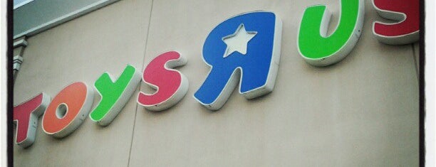 Toys"R"Us is one of Orte, die Cristina gefallen.