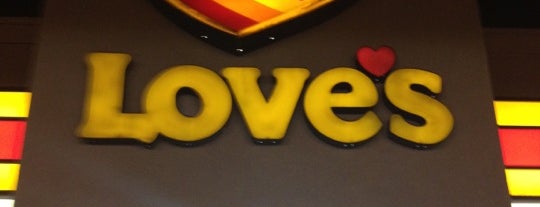 Love's Travel Stop is one of edwardさんのお気に入りスポット.