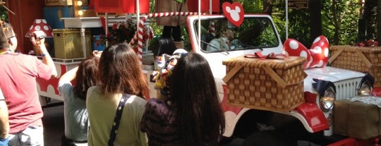 Mickey's Jammin' Jungle Parade is one of Disney World/Islands of Adventure.