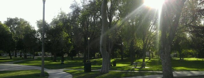 East Long Beach is one of Posti che sono piaciuti a Christopher.