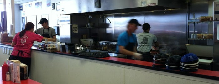 Hwy 55 Burgers, Shakes & Fries is one of Katie'nin Beğendiği Mekanlar.