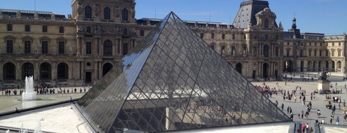Paris - Louvre.-