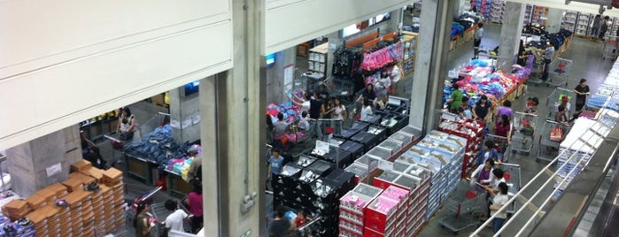 Costco Wholesale is one of Orte, die JiYoung gefallen.