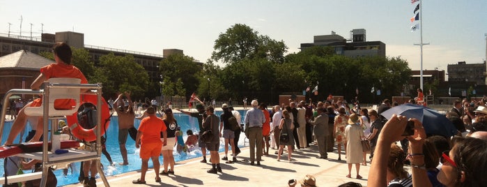 McCarren Park Pool & Play Center is one of Posti salvati di Terrance.