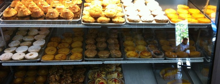 Brazil Bakery and Pastry is one of สถานที่ที่ Karla ถูกใจ.