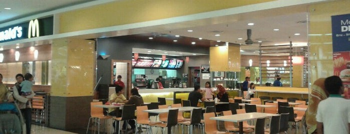 McDonald's is one of Locais salvos de ♭Ξ ℳ♭Ξ Ƙ.