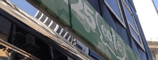 R25 Cafe is one of 電源があるカフェ.