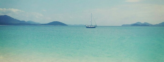 Whitehaven Beach is one of Jas' favorite natural sites.