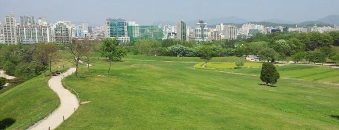 オリンピック公園 is one of I ♥ SEOUL :).