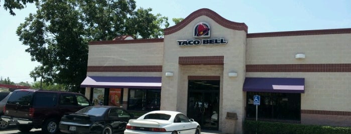 Taco Bell is one of Tempat yang Disukai Cory.