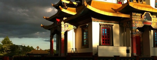 Templo Budista Chagdud Gonpa (Khadro Ling) is one of Sandra 님이 좋아한 장소.