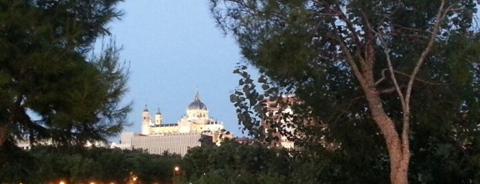 Madrid Río Café Segovia is one of Tempat yang Disukai joe.